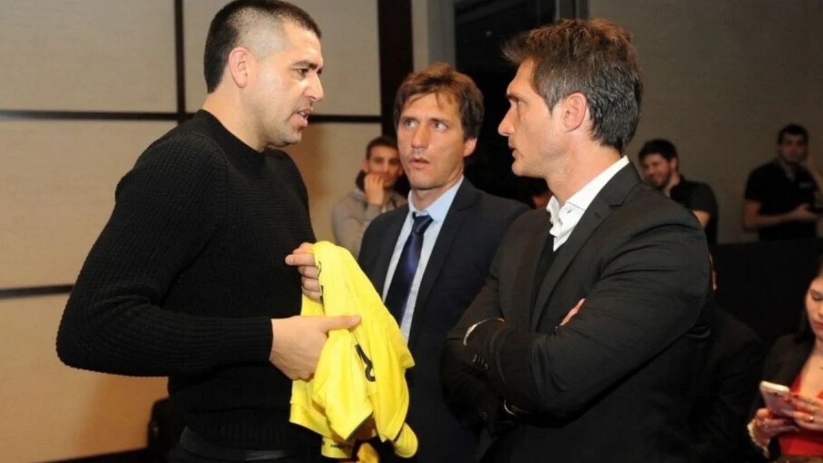 Gustavo y Guillermo Barros Schelotto y Juan Román Riquelme