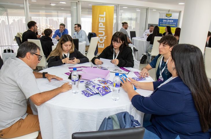 Tecpetrol Conecta: jóvenes técnicos y empresas de la cadena de valor se reunieron en Añelo Tecpetrol Conecta: jóvenes técnicos y empresas de la cadena de valor se reunieron en Añelo
