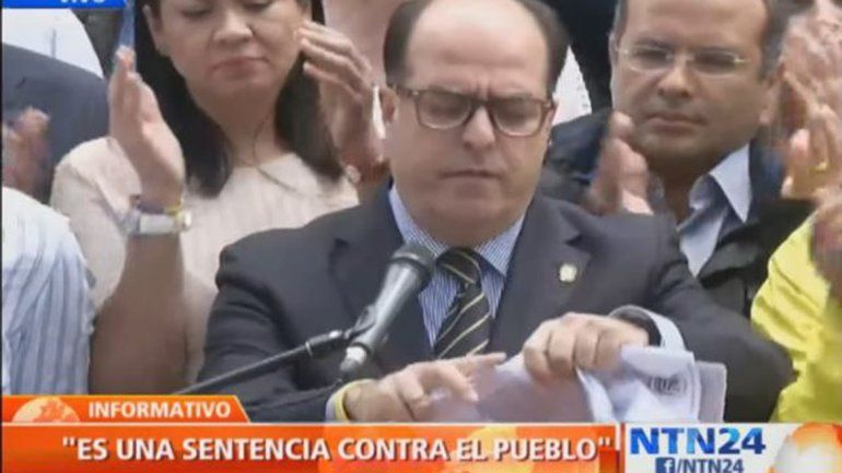 El oficialismo tomó el Parlamento y denuncian a Maduro de golpe de Estado