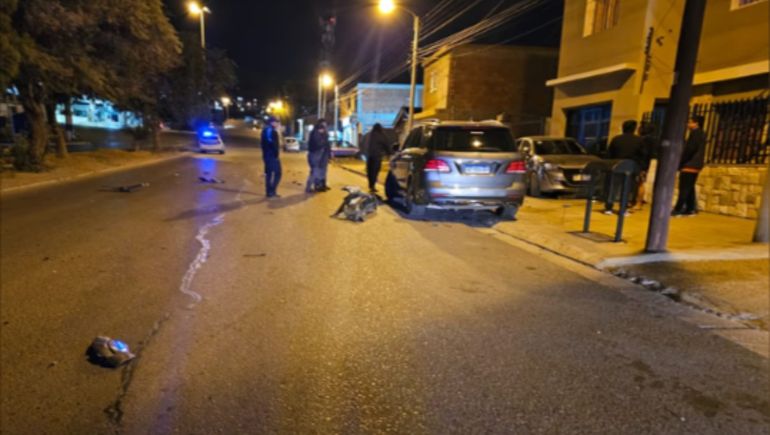 El sereno de un garaje salió a pasear en una Mercedes Benz que le dejaron y la destruyó.