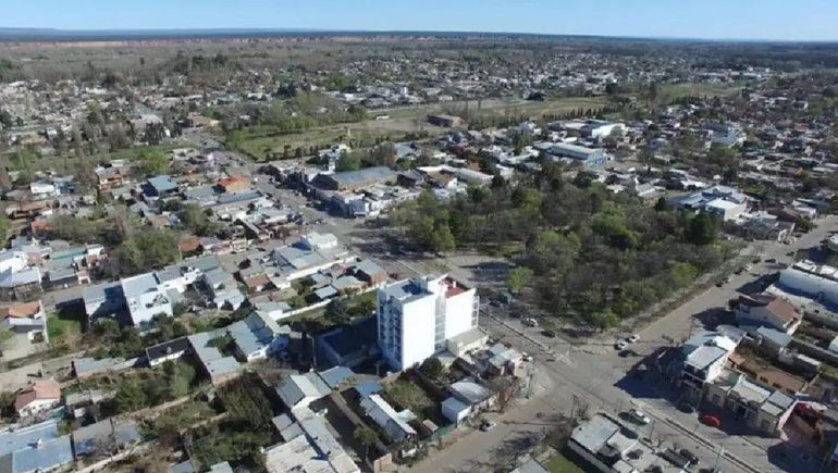 Plottier es una localidad un poco más económica para los alquileres, aunque las casas en barrios privados cuestan fortunas. Plottier es una localidad un poco más económica para los alquileres, aunque las casas en barrios privados cuestan fortunas.