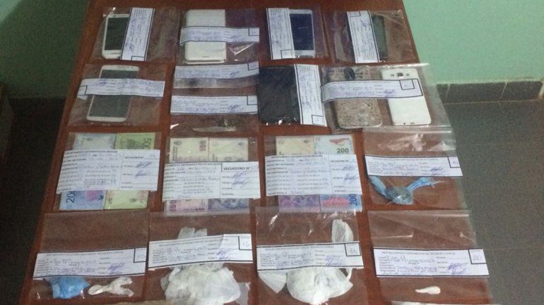 El procedimiento de Antinarcóticos arrancó la noche del viernes y concluyó la madrugada del sábado. Secuestraron autos