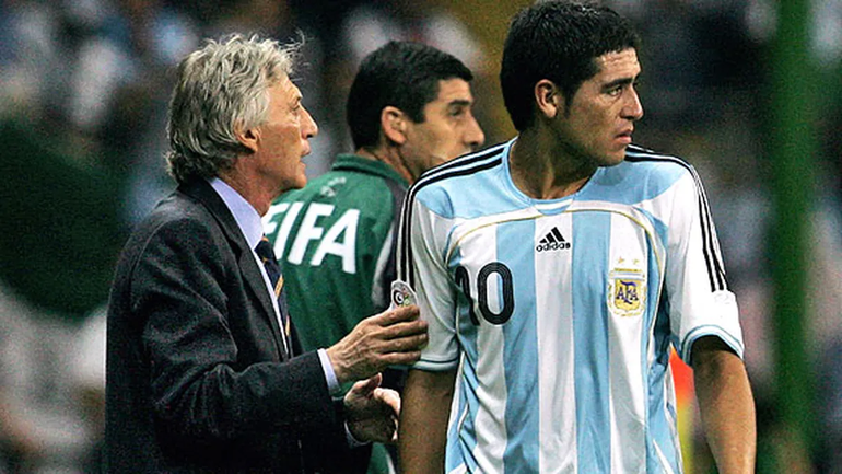 Pekerman mantiene una relación con el ídolo de Boca.