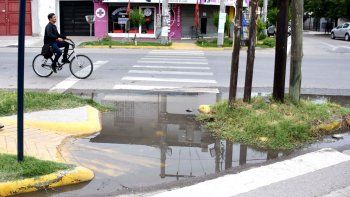 vecinos de calle fava reclaman que hace 20 dias esta roto un cano vecinos de calle fava reclaman que hace 20 dias esta roto un cano
