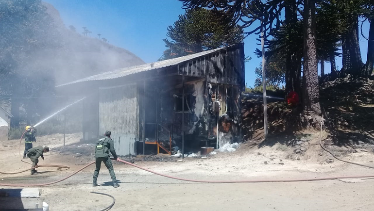 Incendio en el Paso Pino Hachado: ardió un módulo de Senasa
