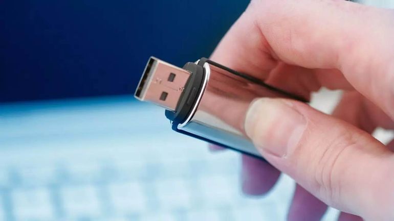 ¡No lo tires! El pendrive guardado en tu cajón esconde un gran secreto