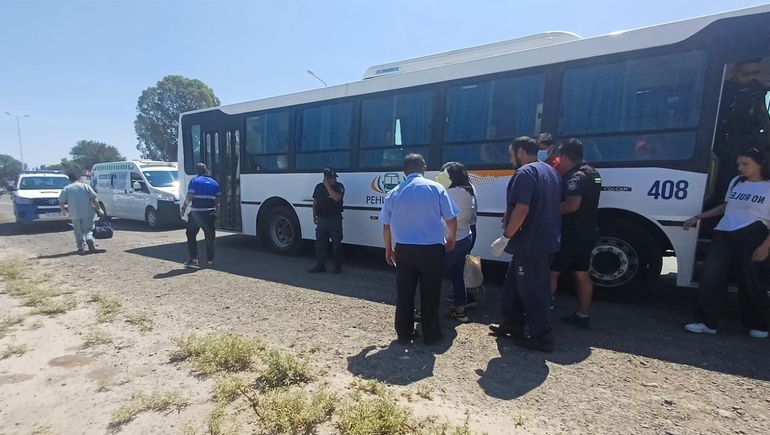 &nbsp;Dos pasajeras de colectivo heridas por una mala maniobra de un auto.