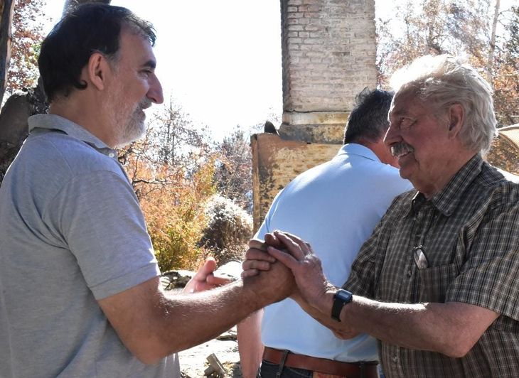 Mauro Sarasola director INTA Bariloche y Jorge Fusswinkel, uno de los productores de Mallín Ahogado. (Foto: Gentileza Fabricio González) Mauro Sarasola director INTA Bariloche y Jorge Fusswinkel, uno de los productores de Mallín Ahogado. (Foto: Gentileza Fabricio González)