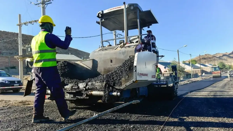 Comenzó la pavimentación de otras 54 cuadras en Chos Malal