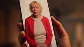 La app 2Wai recrea voces y rostros mediante IA y permite generar avatares digitales de personas fallecidas. | LM Neuquen La app 2Wai recrea voces y rostros mediante IA y permite generar avatares digitales de personas fallecidas.