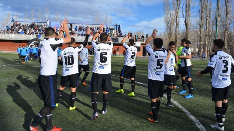 El León enfrenta a uno de los principales candidatos de la zona.