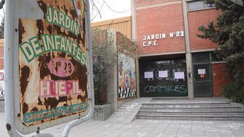 SFP Escrache pintadas en Jardin 23 (10).JPG