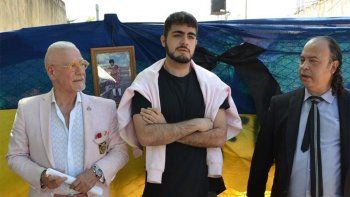 supuesto hijo de maradona pide la exhumacion del cuerpo supuesto hijo de maradona pide la exhumacion del cuerpo