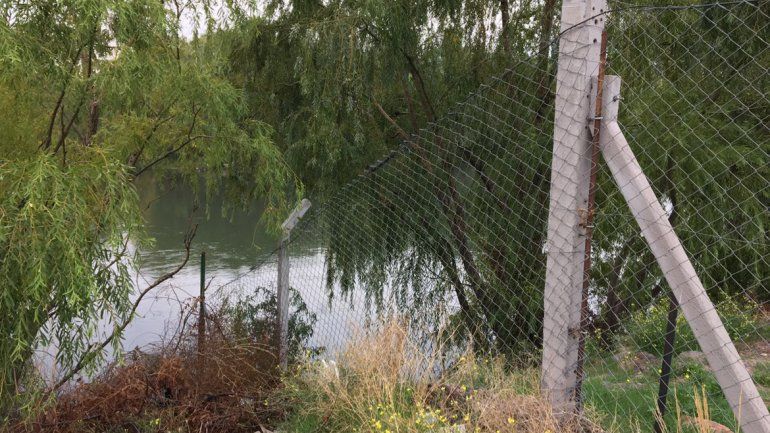 Exigen que se retire un alambrado que impide el acceso al río en Rincón Club