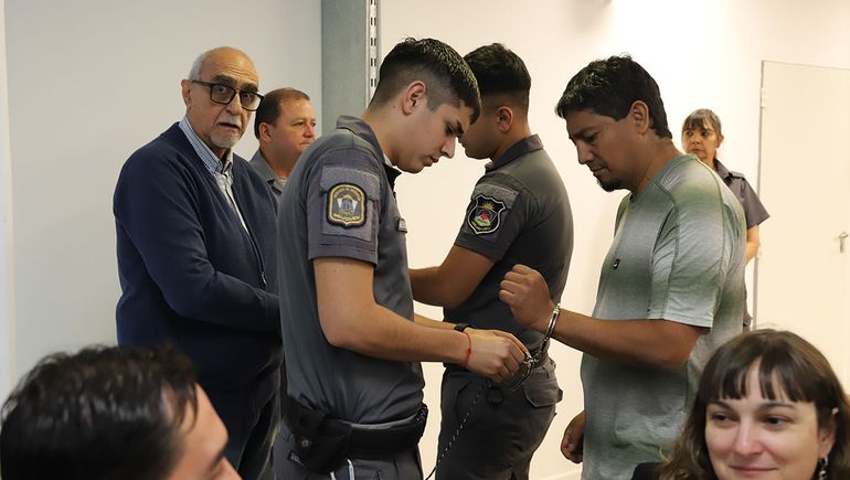 Tres condenados ya cumplen prisión domiciliaria, por lo que a la hora de ejecutar las penas se les descontará el tiempo que estuvieron en una comisaría y en la casa. Tres condenados ya cumplen prisión domiciliaria, por lo que a la hora de ejecutar las penas se les descontará el tiempo que estuvieron en una comisaría y en la casa.