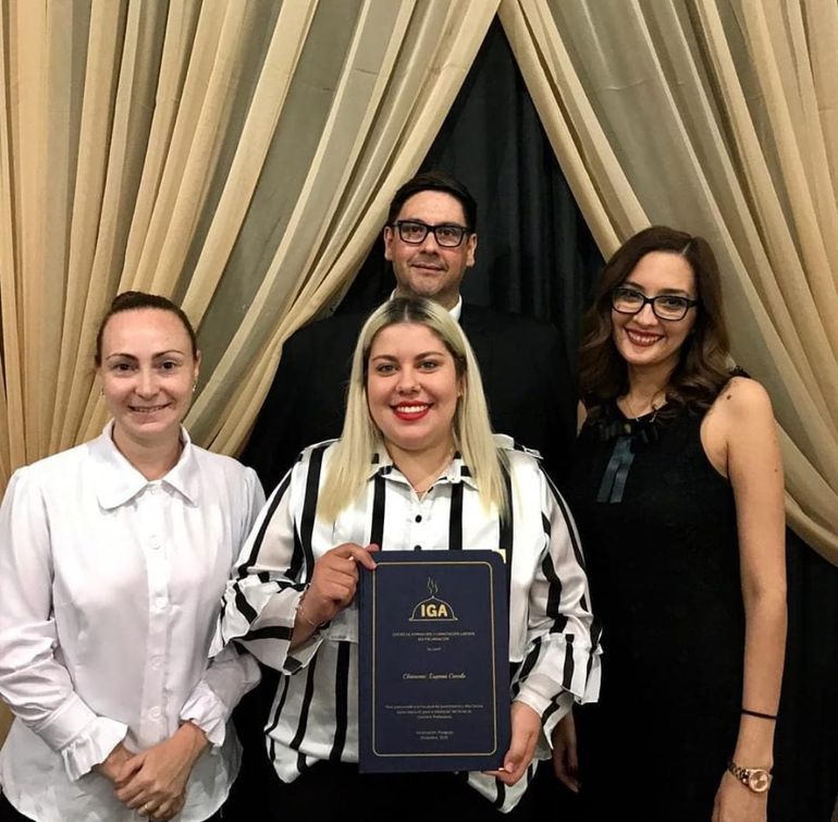 Camila transitando su camino académico para transformarse en cocinera. Camila transitando su camino académico para transformarse en cocinera.