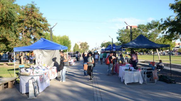 Todo artesanal: la feria de la Casita Emprendedora que enamora en el Bajo