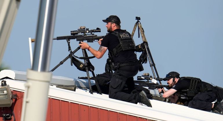 Francotiradores de la policía local. Francotiradores de la policía local.