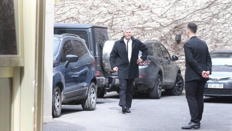 Fernando Burlando en el velorio de Silvina Luna. Fernando Burlando en el velorio de Silvina Luna.