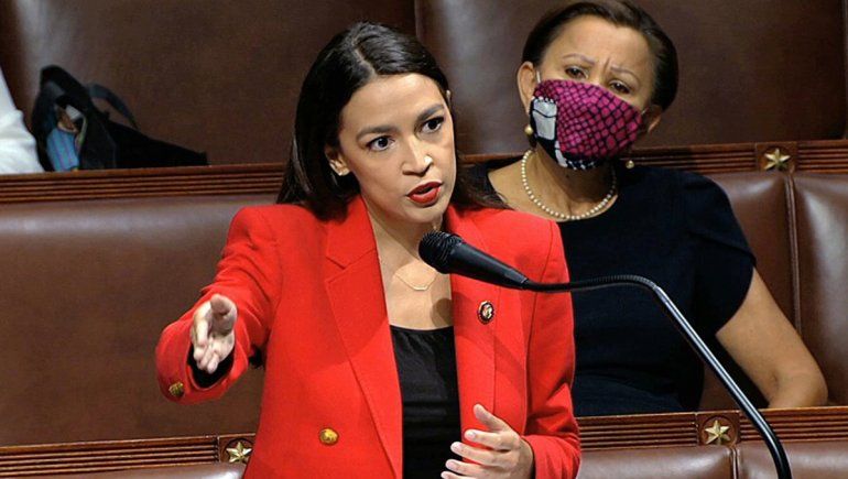 Vive con sus papás en Burzaco y amenazó a Ocasio-Cortéz