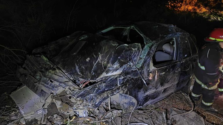 Tremendo accidente en San Martín de los Andes: perdió el control en una curva y cayó por un barranco