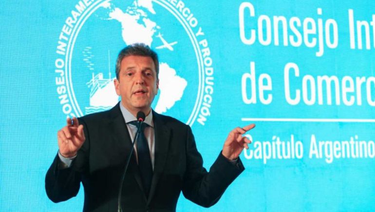 Sergio Massa trabaja en sumas fijas para apuntalar los ingresos de los gremios que menos ganan. Sergio Massa trabaja en sumas fijas para apuntalar los ingresos de los gremios que menos ganan.