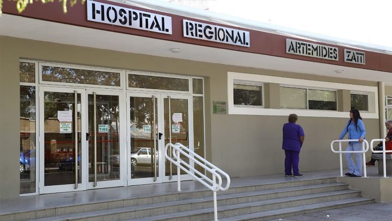 En un accidente doméstico, un bebé de 2 años se clavó un tenedor en un ojo