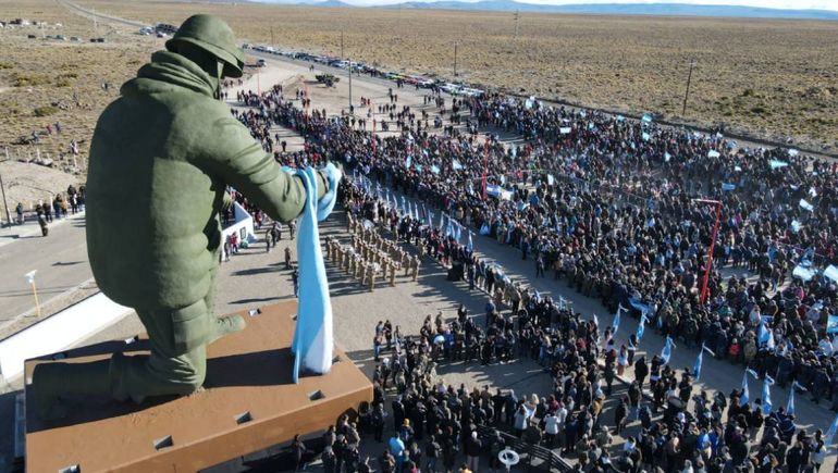 Una multitud se convocó este domingo para la inauguración.
