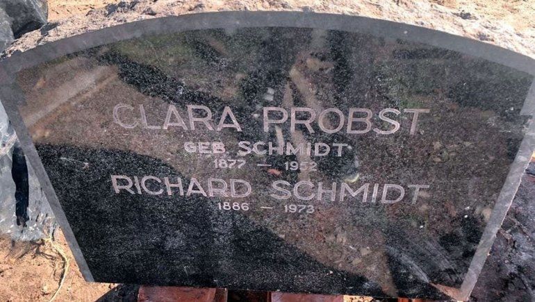 Descubren la lápida de un jerarca Nazi enterrada en una casa de Mar del Sur