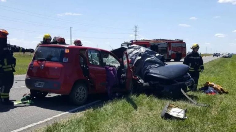 El accidente frontal en la ruta 11 dejó como saldo tres víctimas fatales.