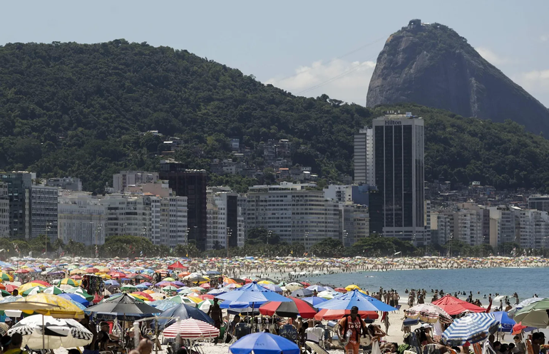 Río de Janeiro: tras 58°C, se desató una tormenta que dejó ocho desaparecidos