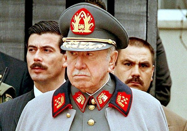 La dictadura militar impuesta por Augusto Pinochet duró desde el 11 de septiembre de 1973 hasta el 11 de marzo de 1990. La dictadura militar impuesta por Augusto Pinochet duró desde el 11 de septiembre de 1973 hasta el 11 de marzo de 1990.