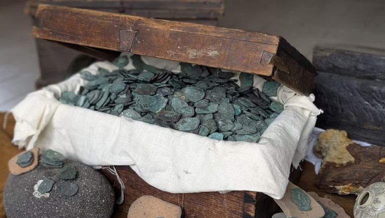 El descubrimiento de las monedas se realizó en una franja de océano conocida como la Costa del Tesoro.