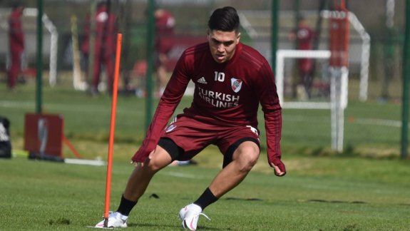 Quintero en la práctica de River de este viernes.
