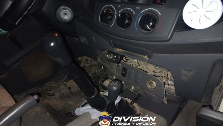 Lo encontraron robando adentro de una camioneta y lo detuvieron