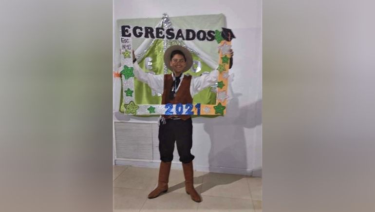 El gaucho que egresó de séptimo grado en Piedra del Águila