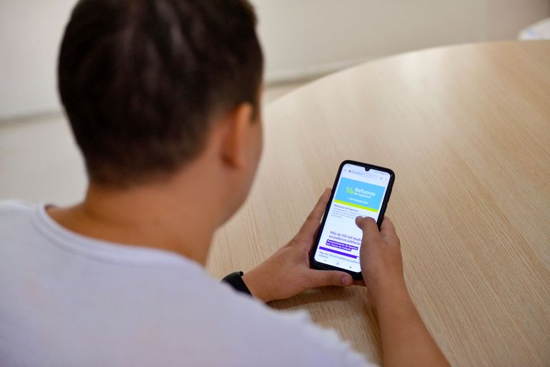 ANSES anunció que en octubre las beneficiaras del Plan Acompañar cobrarán $118.000, en noviembre $132.000 (12%), y en diciembre $146.000. ANSES anunció que en octubre las beneficiaras del Plan Acompañar cobrarán $118.000, en noviembre $132.000 (12%), y en diciembre $146.000.