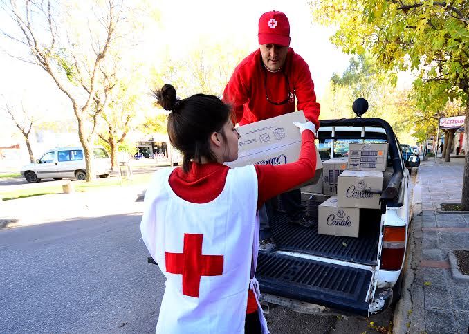 La Cruz Roja es uno de los organismos que asesora a la hora de tomar la decisión de donar sangre. La Cruz Roja es uno de los organismos que asesora a la hora de tomar la decisión de donar sangre.