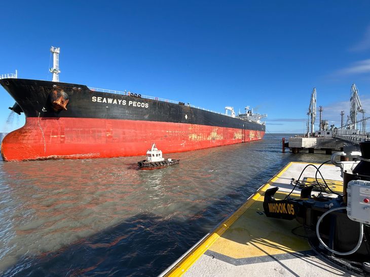 El buque Seaways Pecos es Suezmax que opera en el nuevo muelle inaugurado por Otamerica en Puerto Rosales. El buque Seaways Pecos es Suezmax que opera en el nuevo muelle inaugurado por Otamerica en Puerto Rosales.