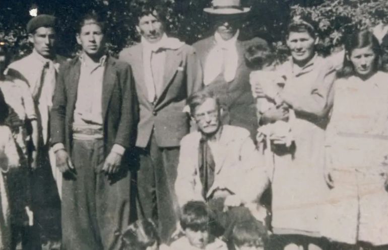 Juan Benigar con sus hijos. Juan Benigar con sus hijos.