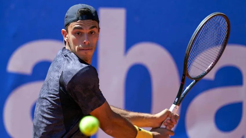 Cerúndolo dio el batacazo ante Ruud y avanza en Barcelona