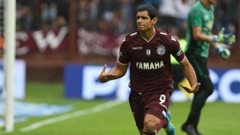 Con un triplete de Sand, el Granate goleó a Barracas por 5 a 1