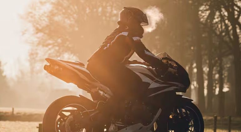 Frío y escarcha: los 10 tips para tener en cuenta si salís en moto en el invierno
