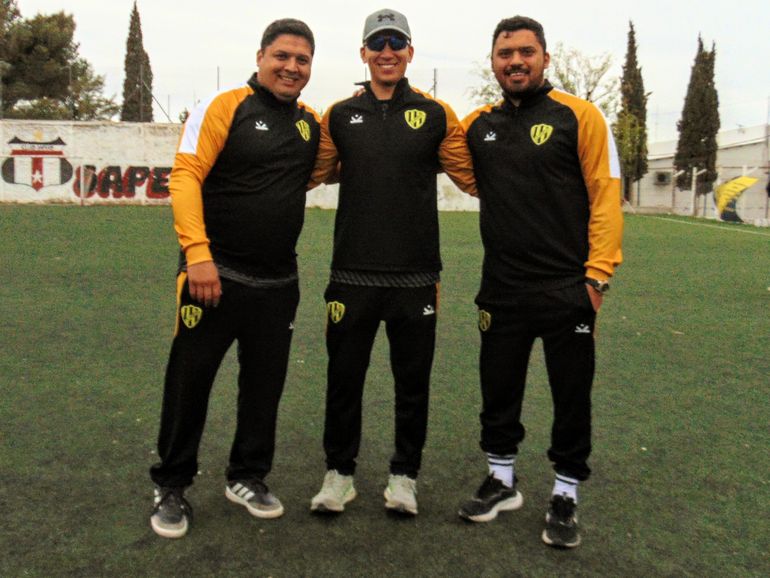 Rodrigo y Martín Canales junto a Mario Almendra, el cuerpo técnico de Pacífico. Rodrigo y Martín Canales junto a Mario Almendra, el cuerpo técnico de Pacífico.