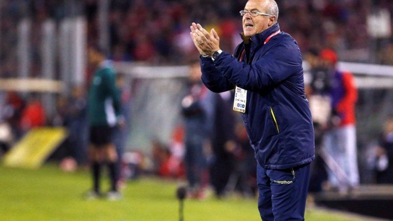 El DT de Ecuador lo va a mirar desde la tribuna