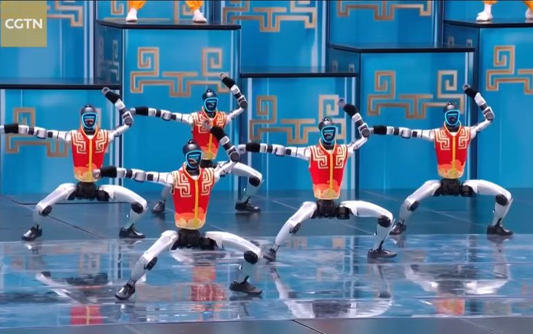 Los robots fueron desarrollados por la empresa china Unitree Robotics y corresponden al modelo H2. Los robots fueron desarrollados por la empresa china Unitree Robotics y corresponden al modelo H2.