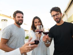 La Generación Z redefine el consumo: más elección, más control y formatos que se adaptan a su ritmo de vida actual. La Generación Z redefine el consumo: más elección, más control y formatos que se adaptan a su ritmo de vida actual.