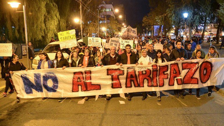Con velas, se manifestaron contra los tarifazos en Neuquén