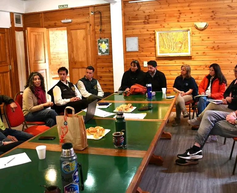 Expertos franceses, durante una reunión con funcionarios de Neuquén, Expertos franceses, durante una reunión con funcionarios de Neuquén,