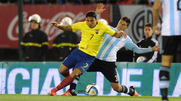 De la expectativa a la decepción: postales de una noche en el Monumental